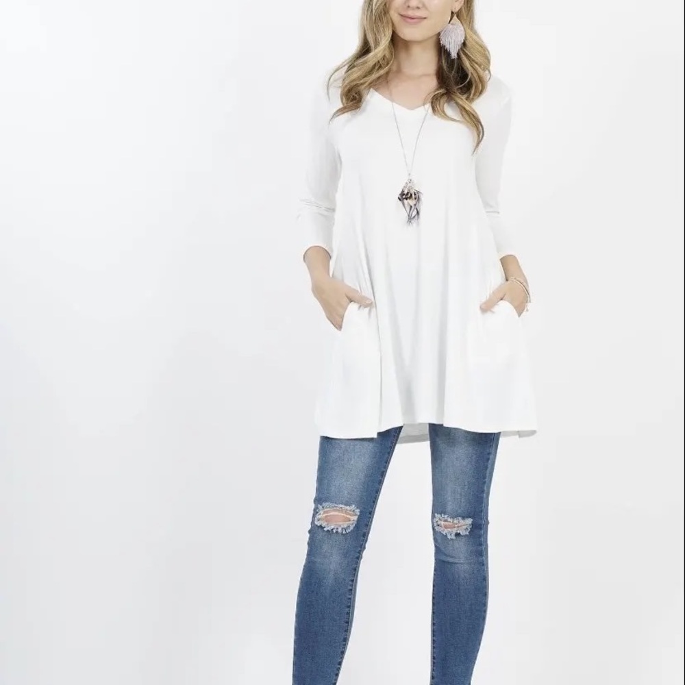 3/4 SLEEVE V-NECK FLARED TOP WITH SIDE POCKETS
